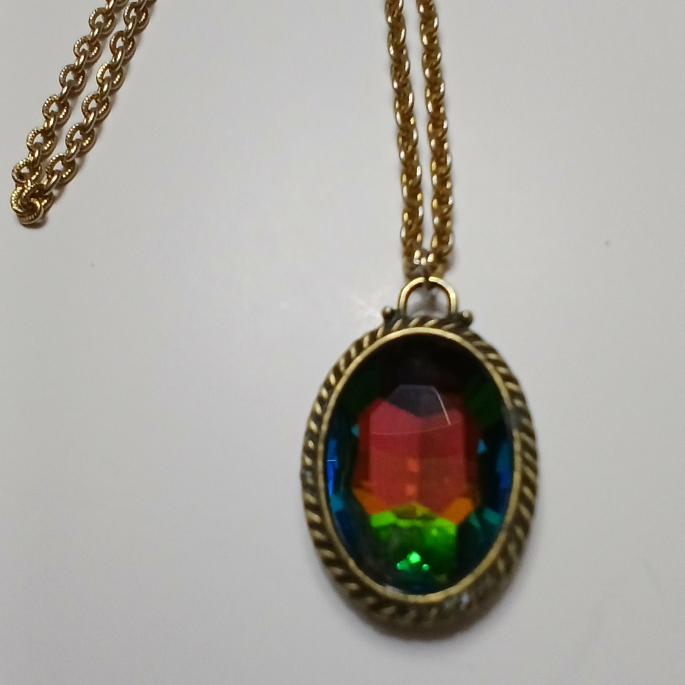 Elegant Multicolor Pendant Necklace